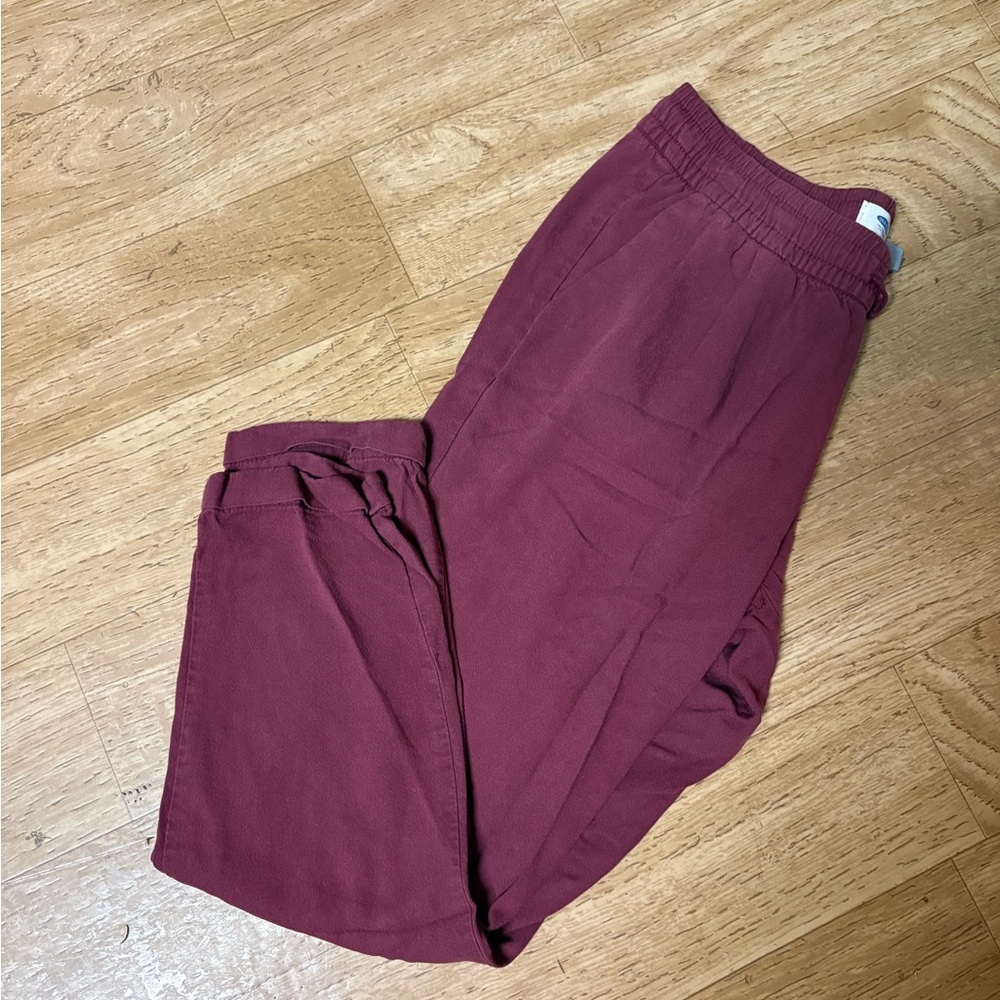 Old Navy Burgundy Capri Style Pants